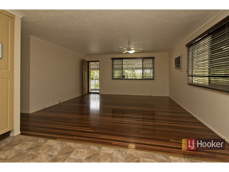 92 Banfield Drive, Mount Louisa QLD 4814