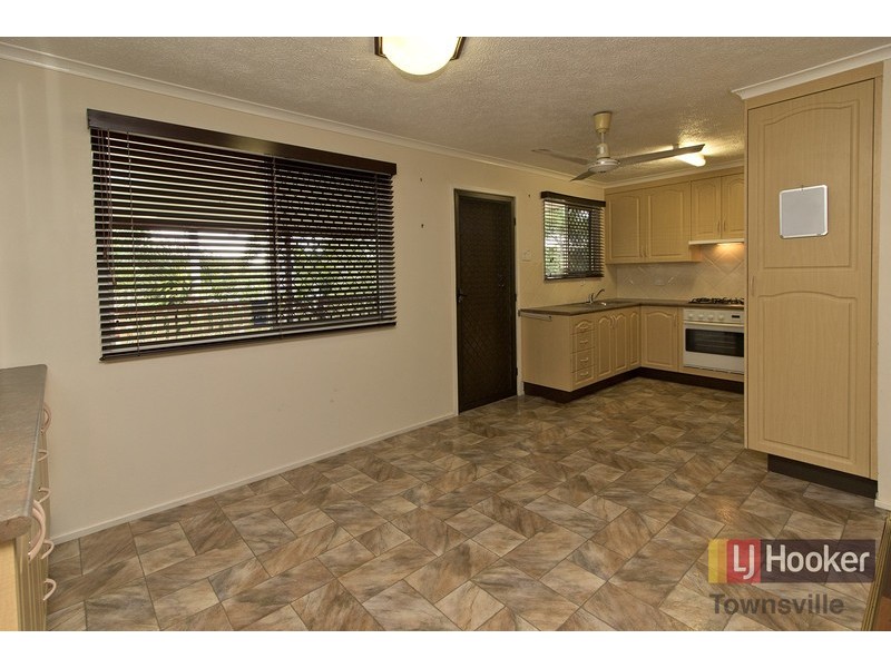 92 Banfield Drive, Mount Louisa QLD 4814