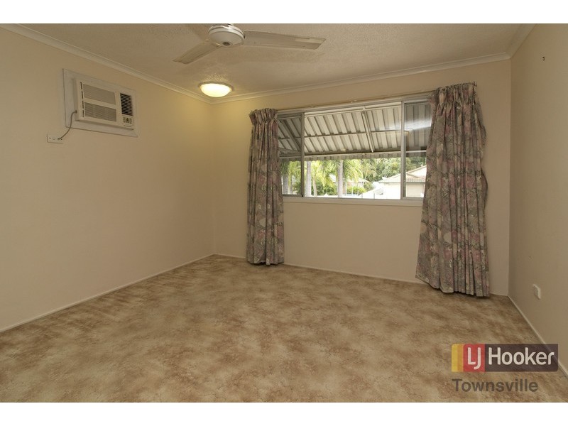 92 Banfield Drive, Mount Louisa QLD 4814