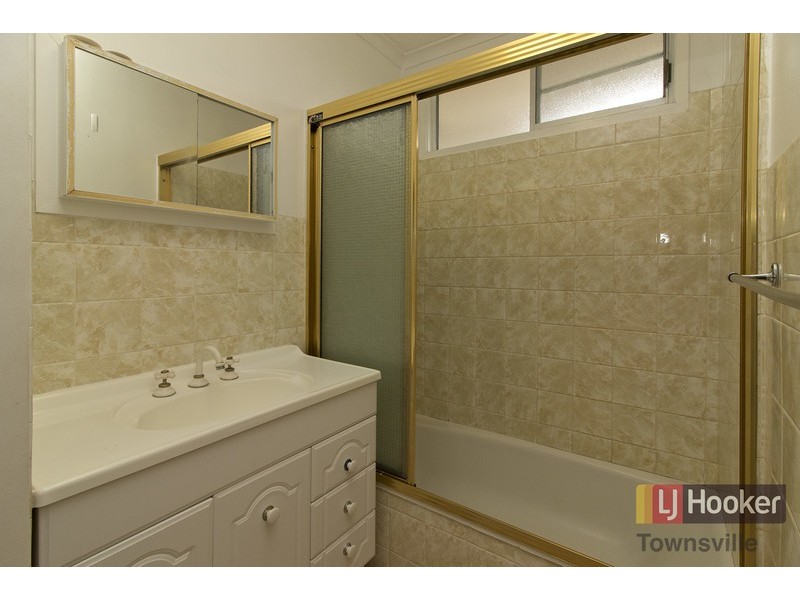 92 Banfield Drive, Mount Louisa QLD 4814