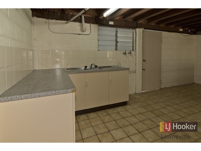 92 Banfield Drive, Mount Louisa QLD 4814