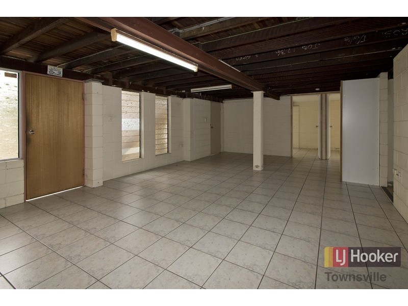 92 Banfield Drive, Mount Louisa QLD 4814