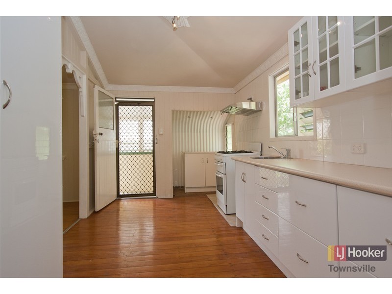 17 Derby Street, Pimlico QLD 4812