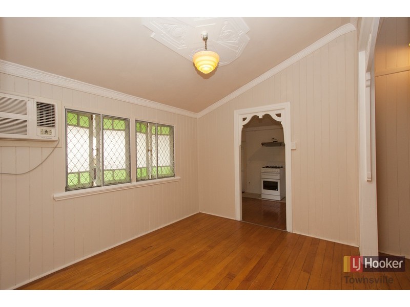 17 Derby Street, Pimlico QLD 4812