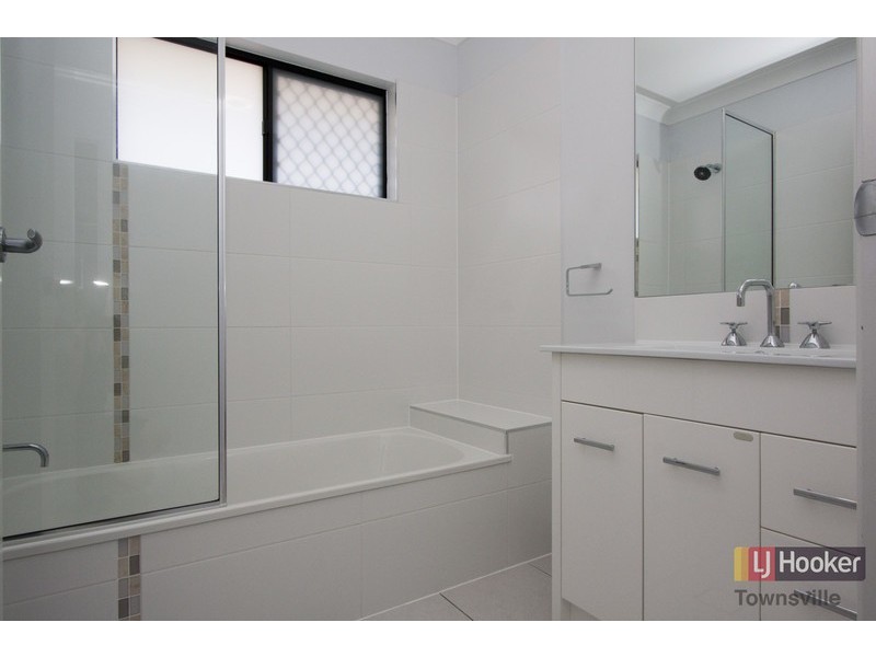 19 Rushtons Way, Mount Louisa QLD 4814