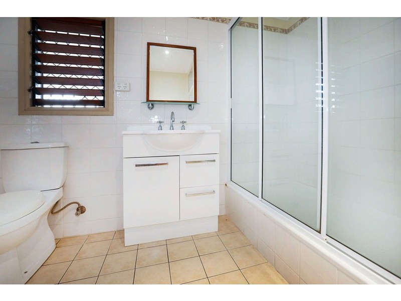 33 Nix Street, West End QLD 4810