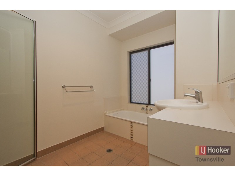 21 St Ives Court, Mount Louisa QLD 4814