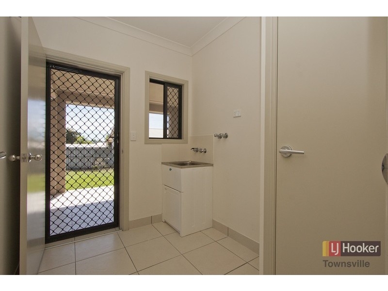 21 St Ives Court, Mount Louisa QLD 4814