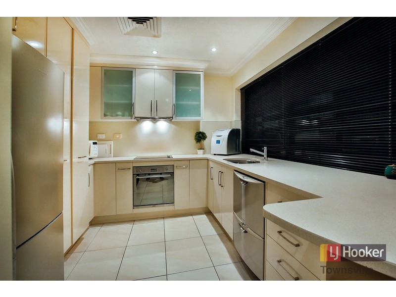 1/21 Balmoral Drive, Castle Hill QLD 4810