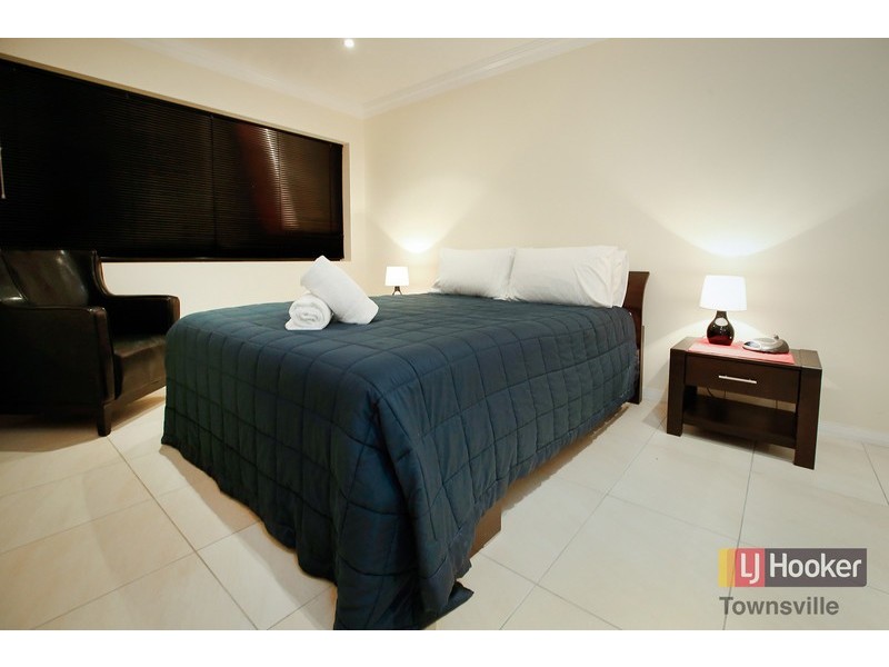 1/21 Balmoral Drive, Castle Hill QLD 4810