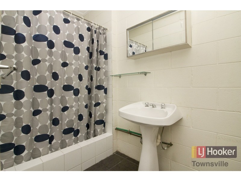 1/9 Hall Street, Kirwan QLD 4817