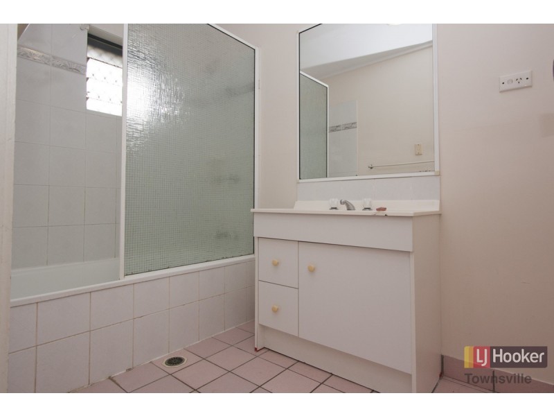 2/6 Bambil Court, Mount Louisa QLD 4814