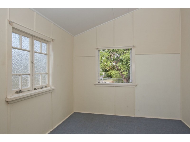 7 Henry Street, West End QLD 4810