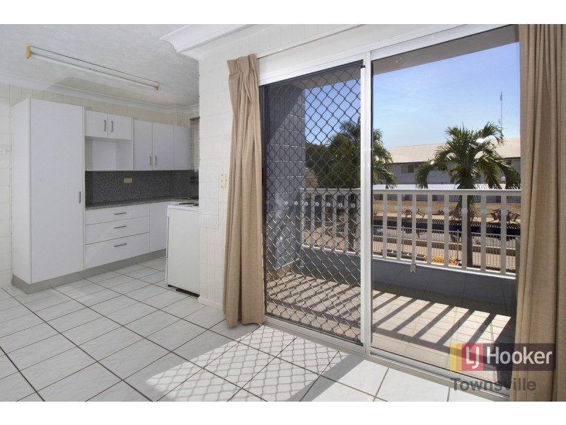 104/15-19 Gregory Street, North Ward QLD 4810