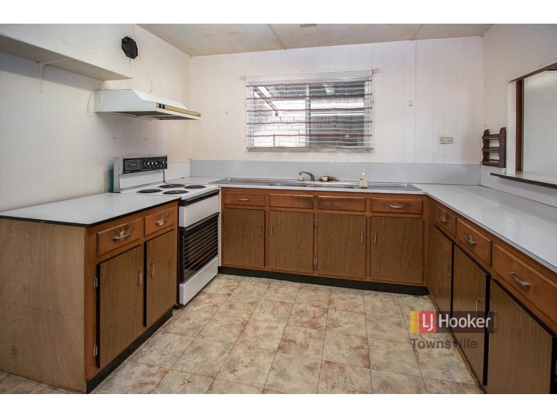 1 Thorn Street, Mount Louisa QLD 4814