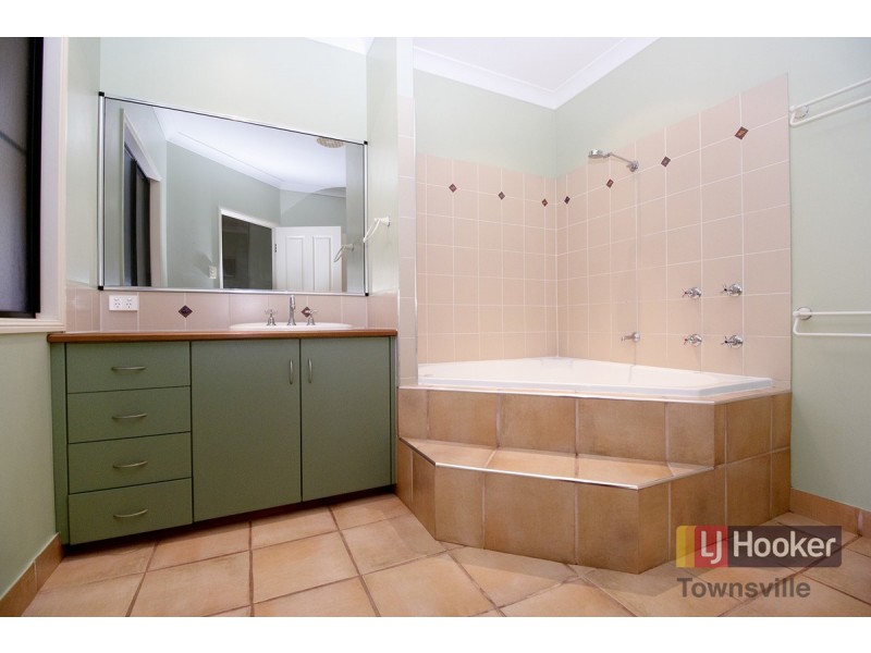 4 New England Court, Douglas QLD 4814