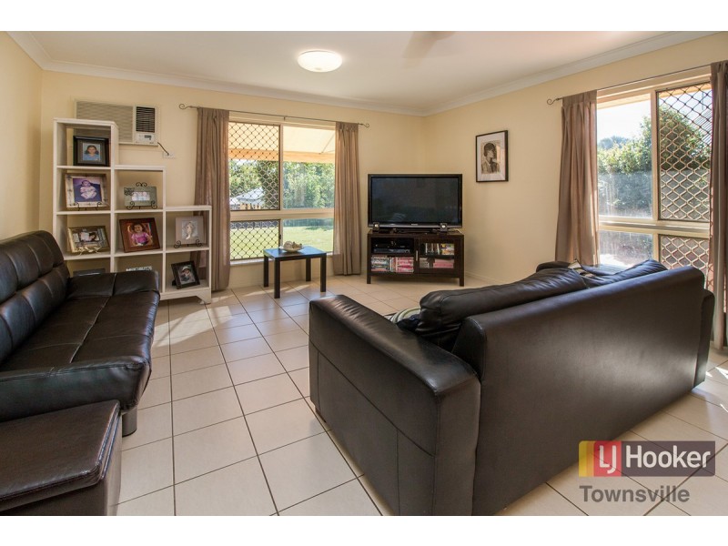 25 Crestbrook Drive, Mount Louisa QLD 4814