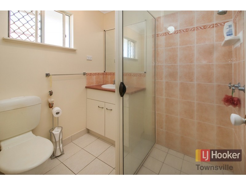 25 Crestbrook Drive, Mount Louisa QLD 4814