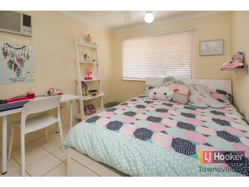25 Crestbrook Drive, Mount Louisa QLD 4814