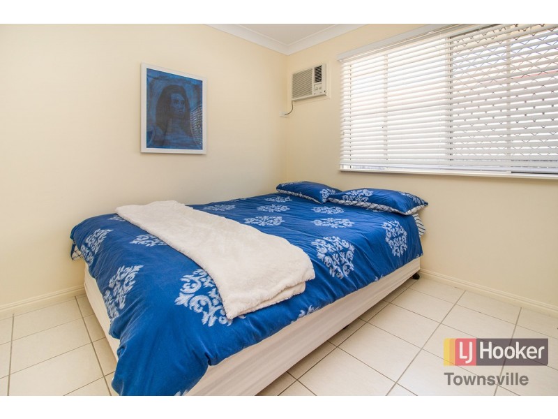 25 Crestbrook Drive, Mount Louisa QLD 4814
