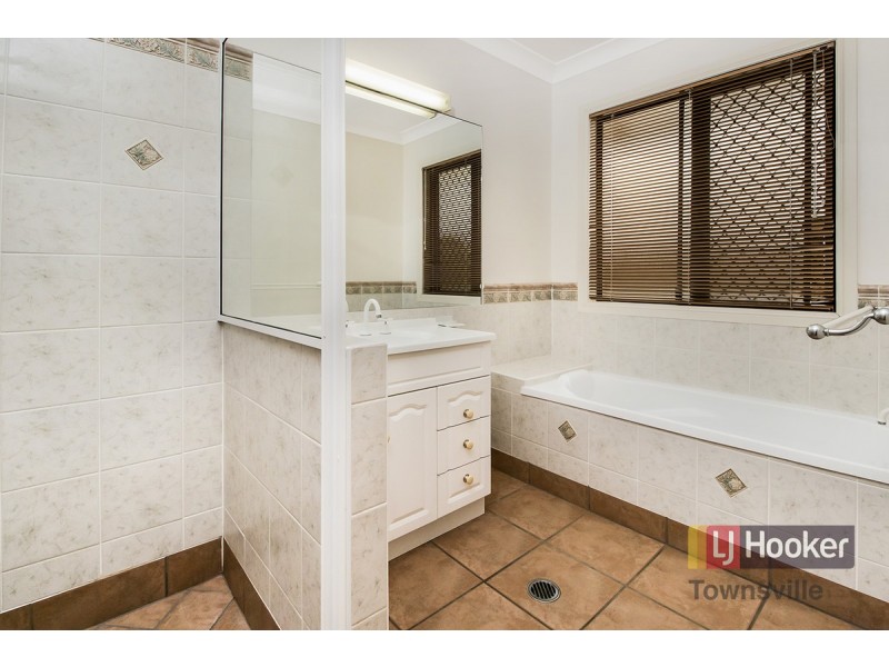 4 Yale Close, Douglas QLD 4814