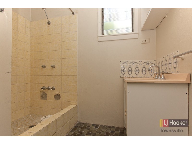 3/15 Carr Street, Hermit Park QLD 4812