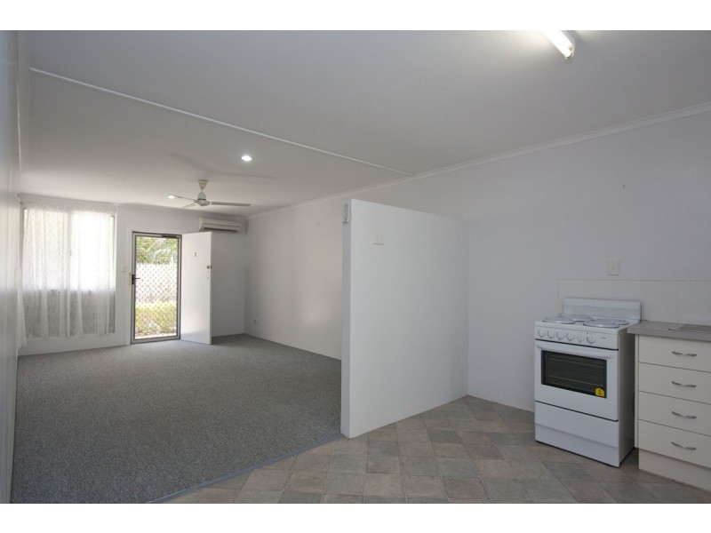 2/4 Buck Street, Mysterton QLD 4812