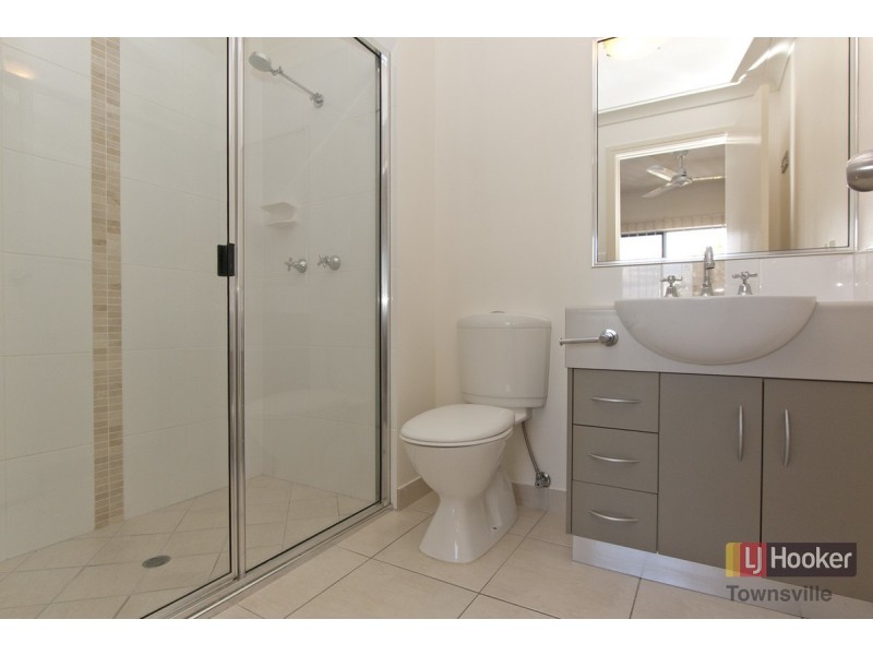 2/13 Albert Street, Cranbrook QLD 4814