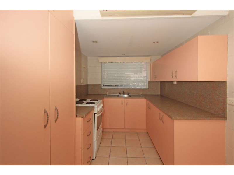 2/17 Kennedy Street, North Ward QLD 4810