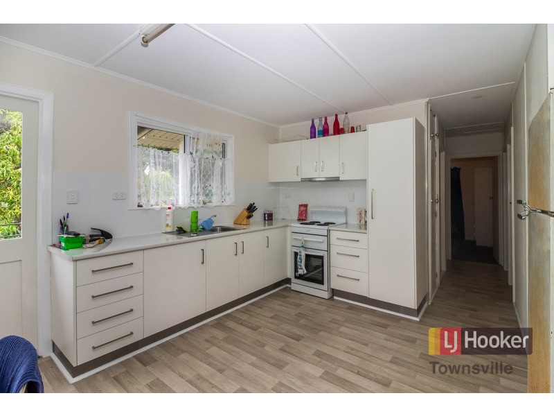 90 Railway Avenue, Railway Estate QLD 4810