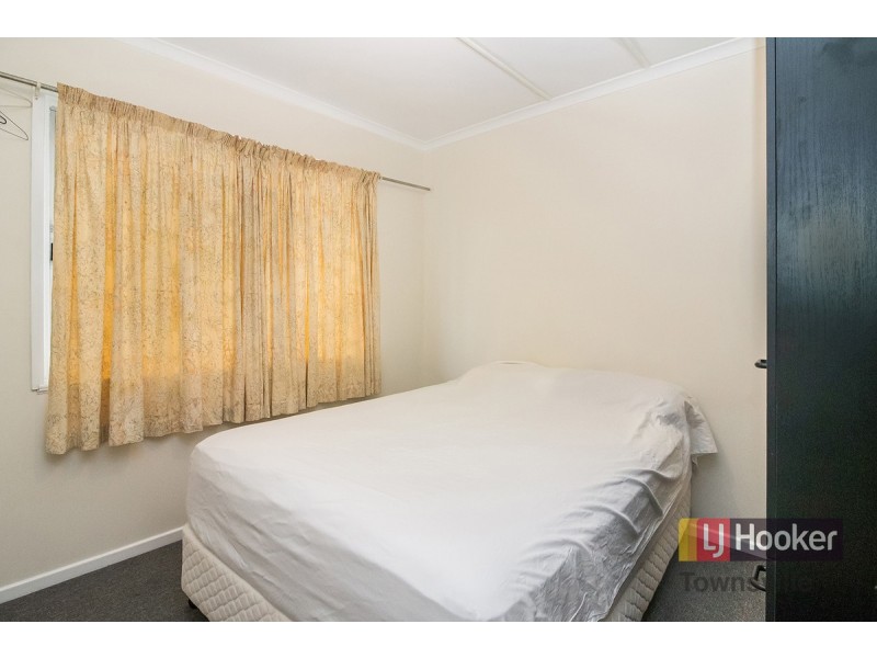 90 Railway Avenue, Railway Estate QLD 4810