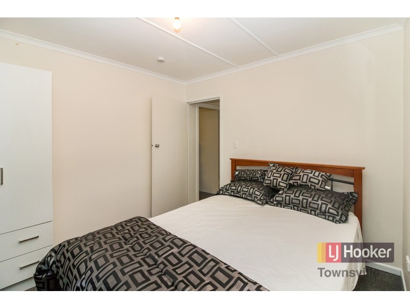 90 Railway Avenue, Railway Estate QLD 4810