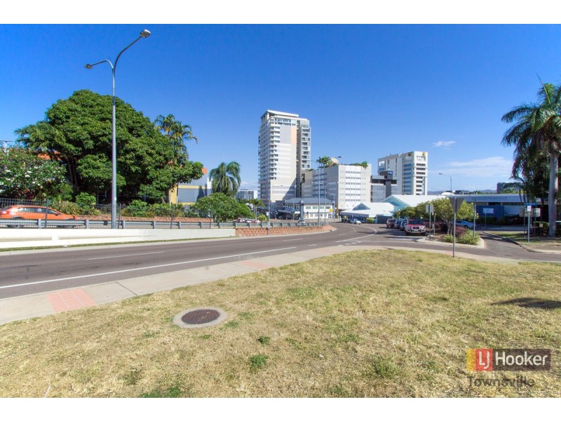 2/2 Oxley Street, Townsville City QLD 4810