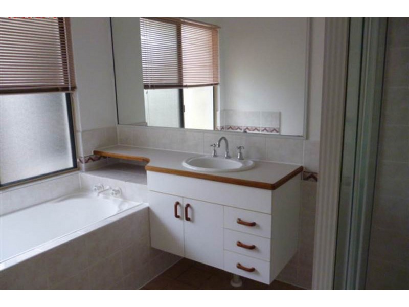 8 Cottonwood Court, Kirwan QLD 4817