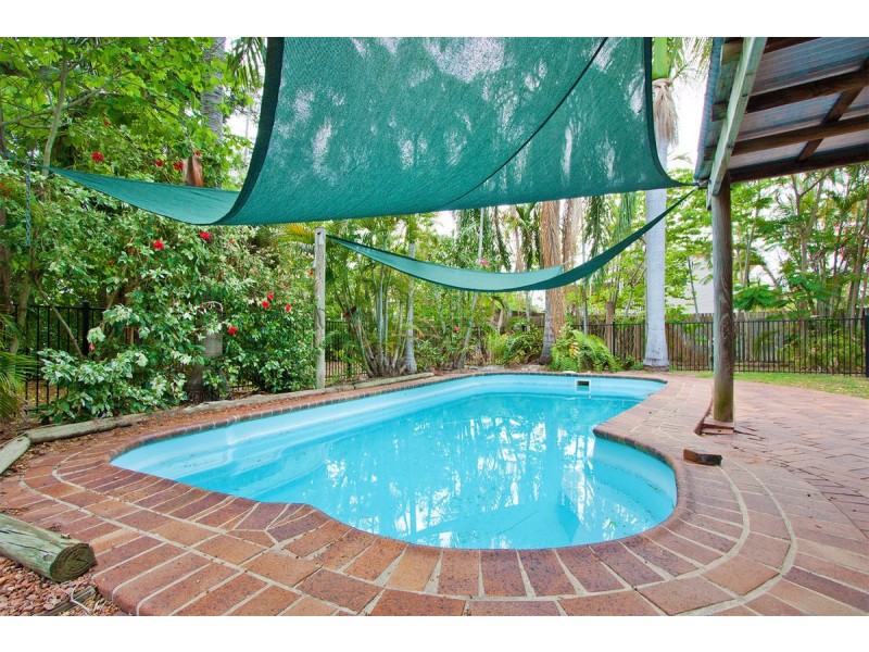 34 Edwards Street, West End QLD 4810