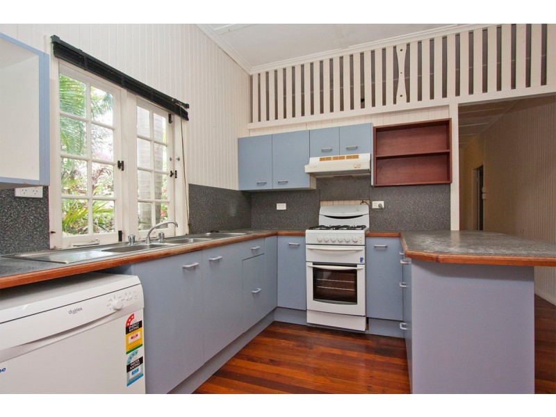 34 Edwards Street, West End QLD 4810