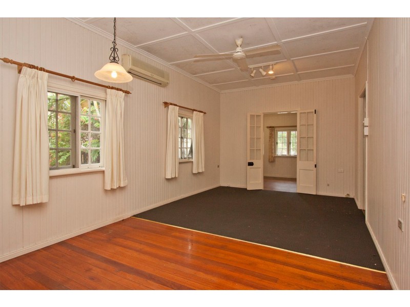 34 Edwards Street, West End QLD 4810
