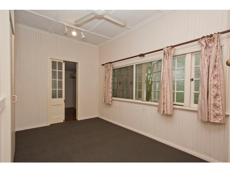 34 Edwards Street, West End QLD 4810