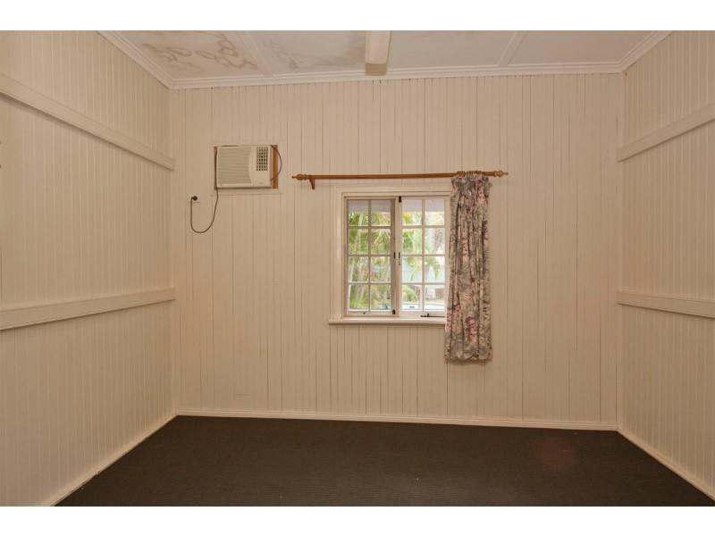 34 Edwards Street, West End QLD 4810