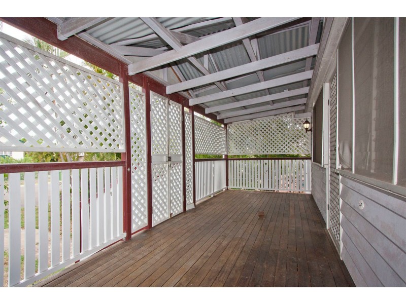 34 Edwards Street, West End QLD 4810