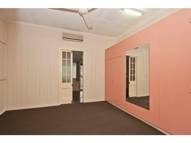 34 Edwards Street, West End QLD 4810