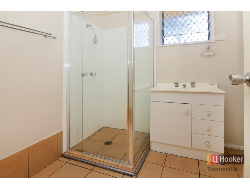 2/148 Mooney Street, Gulliver QLD 4812