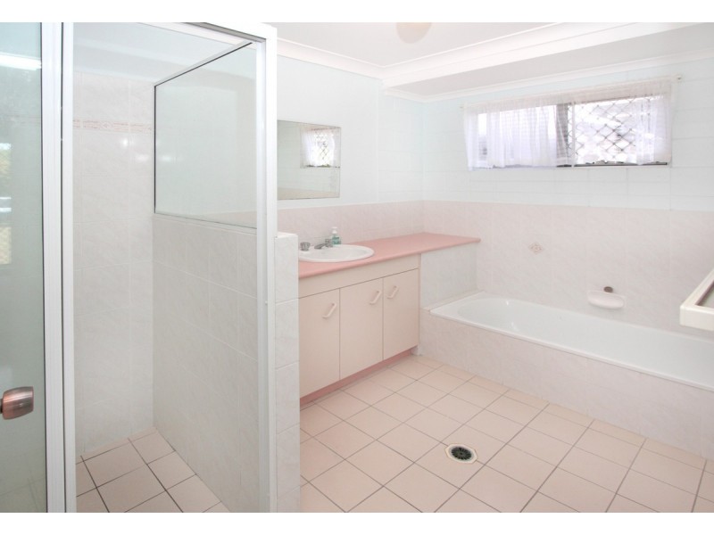 16 Chiquita Avenue, Rasmussen QLD 4815