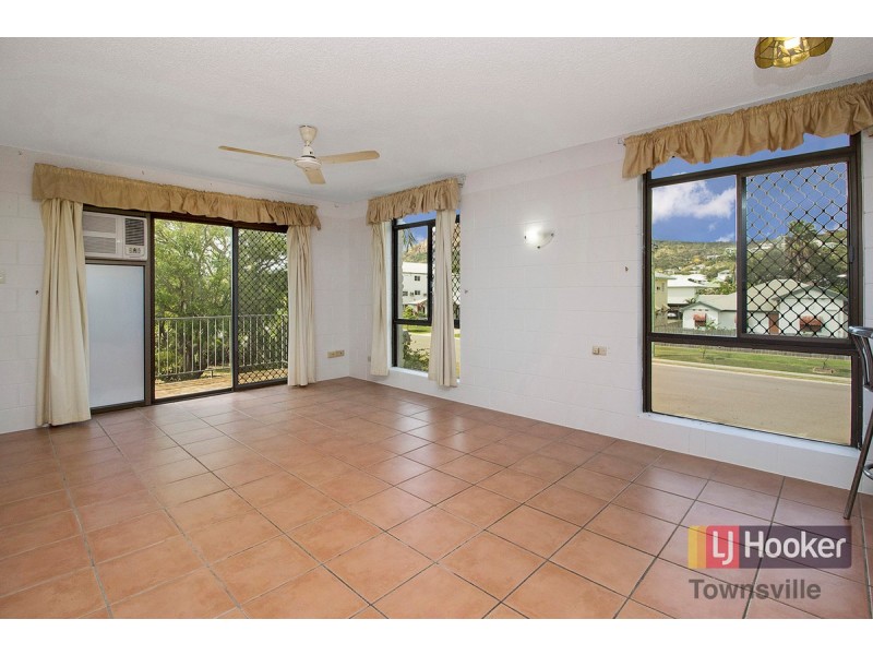 2/143 Eyre, North Ward QLD 4810