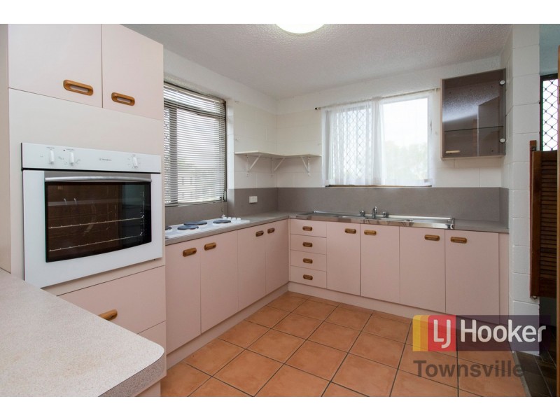 2/143 Eyre, North Ward QLD 4810