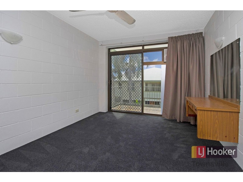 2/143 Eyre, North Ward QLD 4810