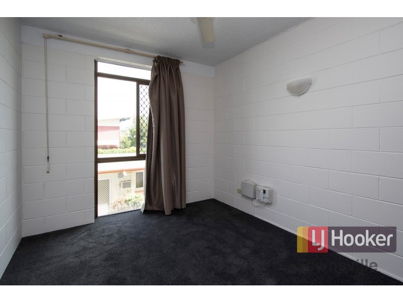 2/143 Eyre, North Ward QLD 4810