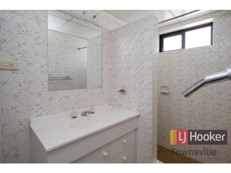 2/143 Eyre, North Ward QLD 4810