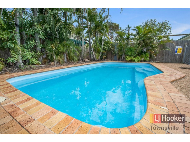 18 Adelong Drive, Cranbrook QLD 4814