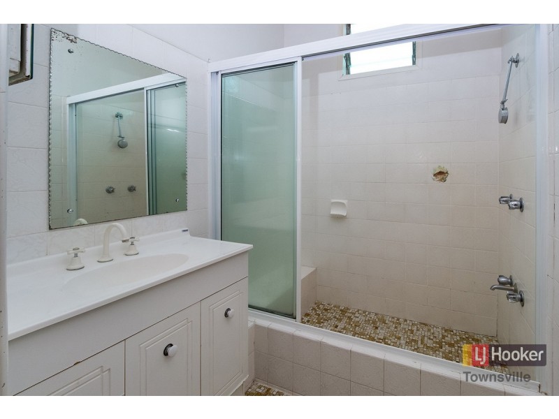 2/17 Somer Street, Hyde Park QLD 4812